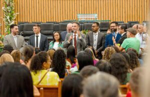VITÓRIA DA CATEGORIA: Prefeito anuncia dispensa de ponto eletrônico das escolas municipais de Porto Velho