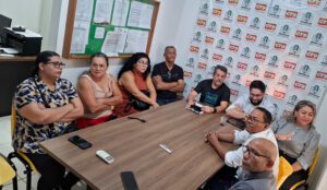 Monitores de ensino de Porto Velho discutem enquadramento na carreira do magistério em reunião no SINPROF-RO